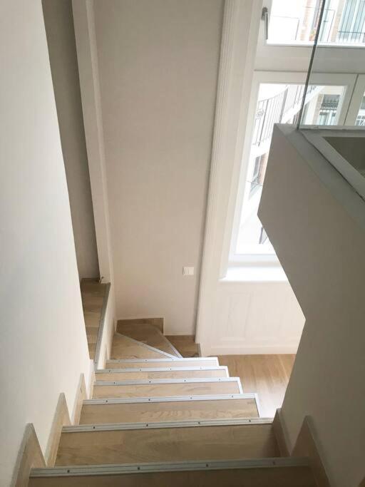 Stylish Apartment Near The River Будапеща Екстериор снимка