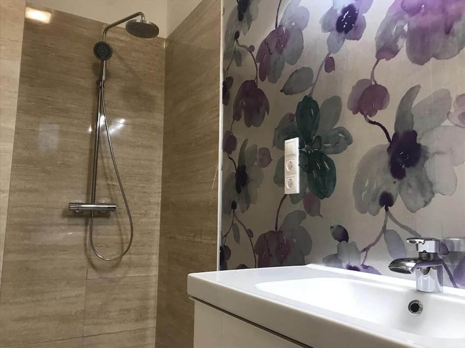 Stylish Apartment Near The River Будапеща Екстериор снимка