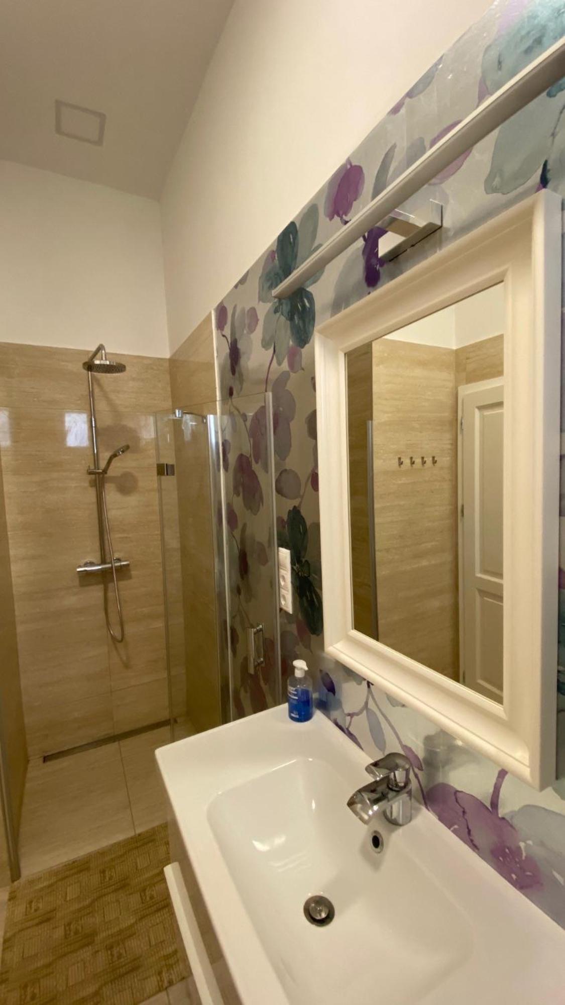 Stylish Apartment Near The River Будапеща Екстериор снимка