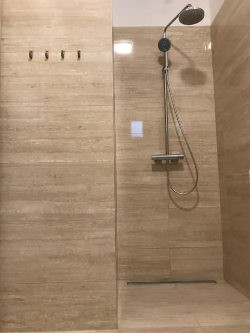 Stylish Apartment Near The River Будапеща Екстериор снимка